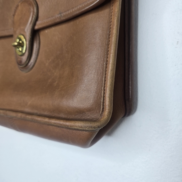 Vintage 90's Coach British Tan Leather Willis Bag \ Missing Shoulder Strap - Picture 3 of 16